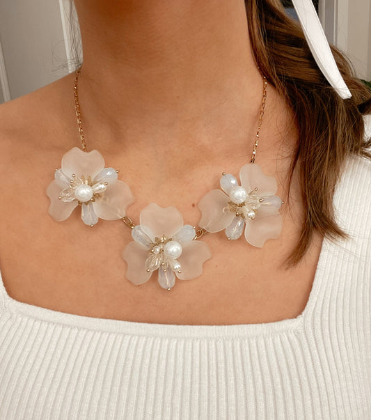 LIBBY - FLOWER NECKLACE