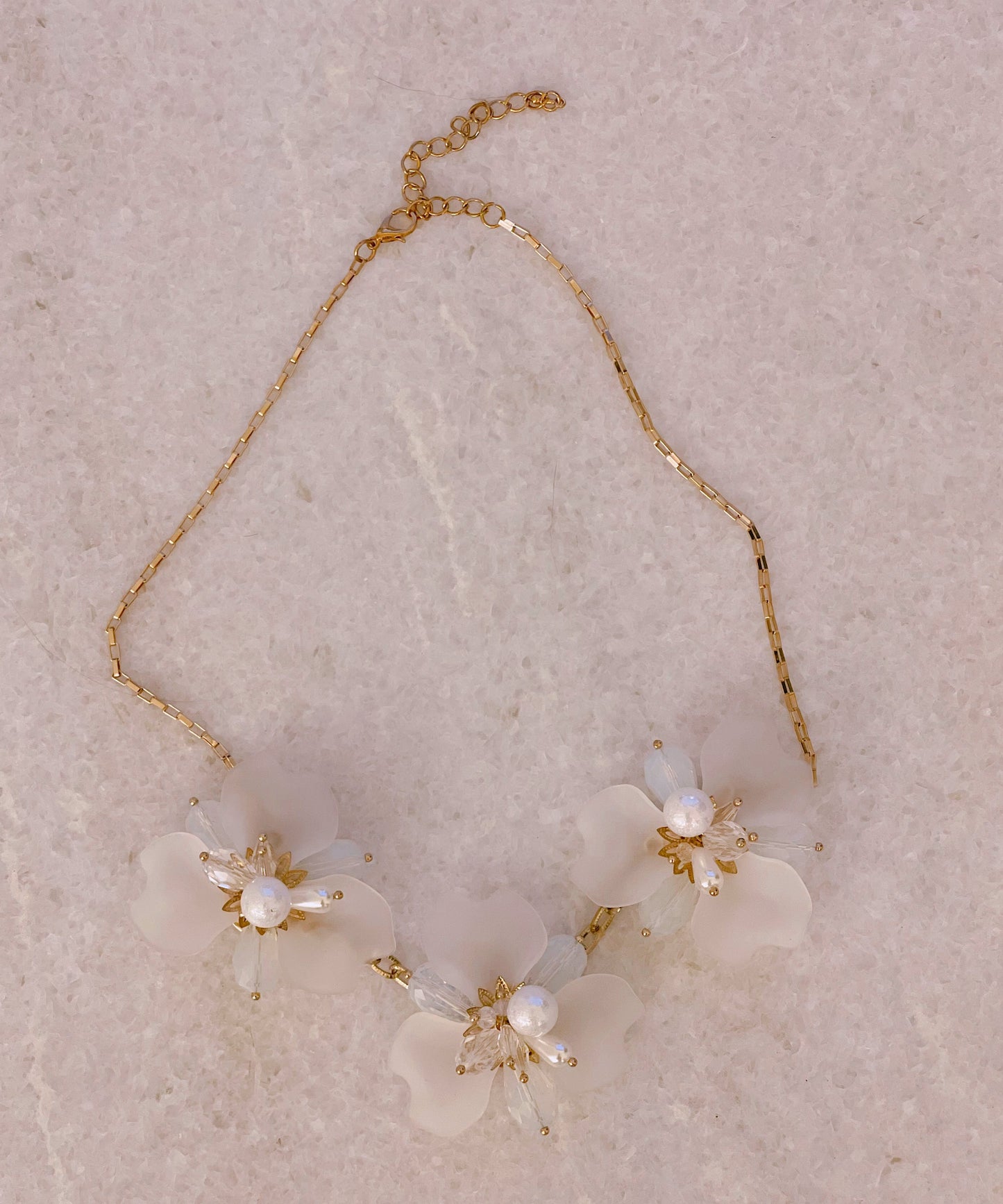 LIBBY - FLOWER NECKLACE